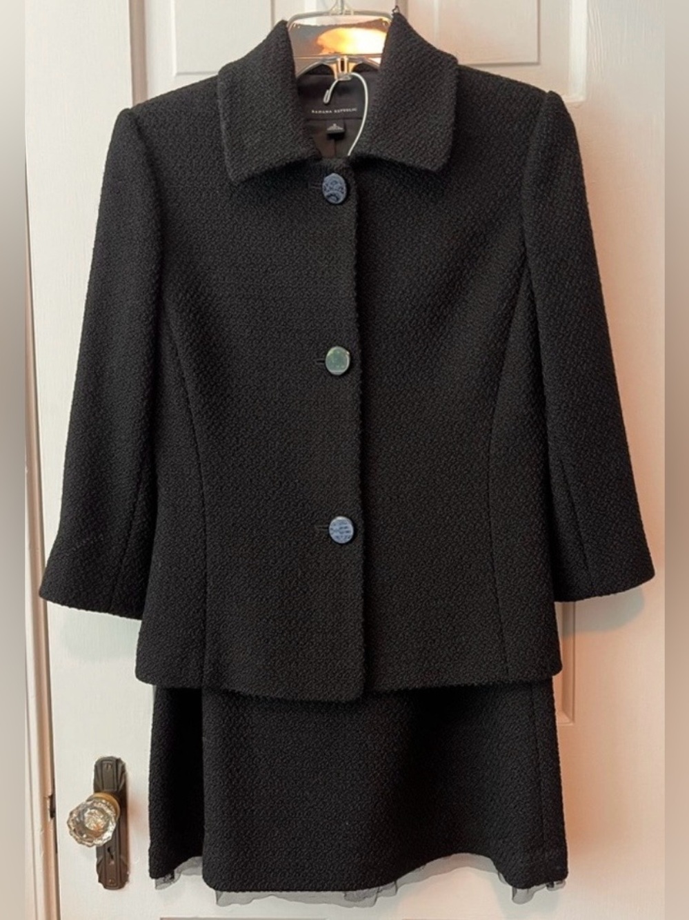 ⭐️Lovely Banana Republic Skirt Suit w/ adorable bow at skirt waist, mesh at hem